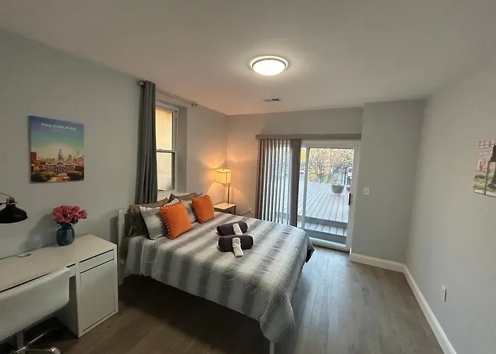 Cozy 2-3 Bedroom Apartment In Center City!