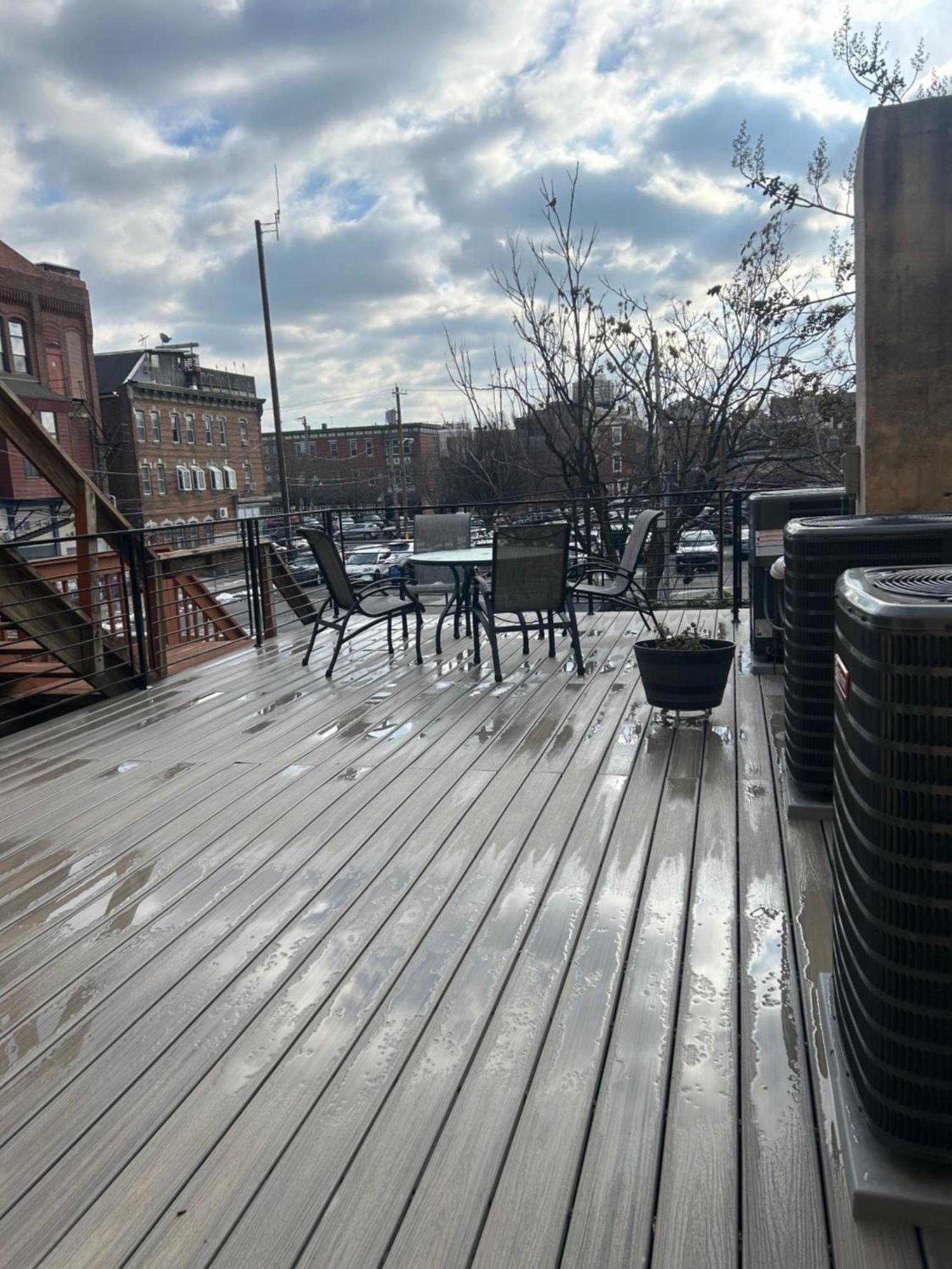 Cozy 2-3 Bedroom In Center City!