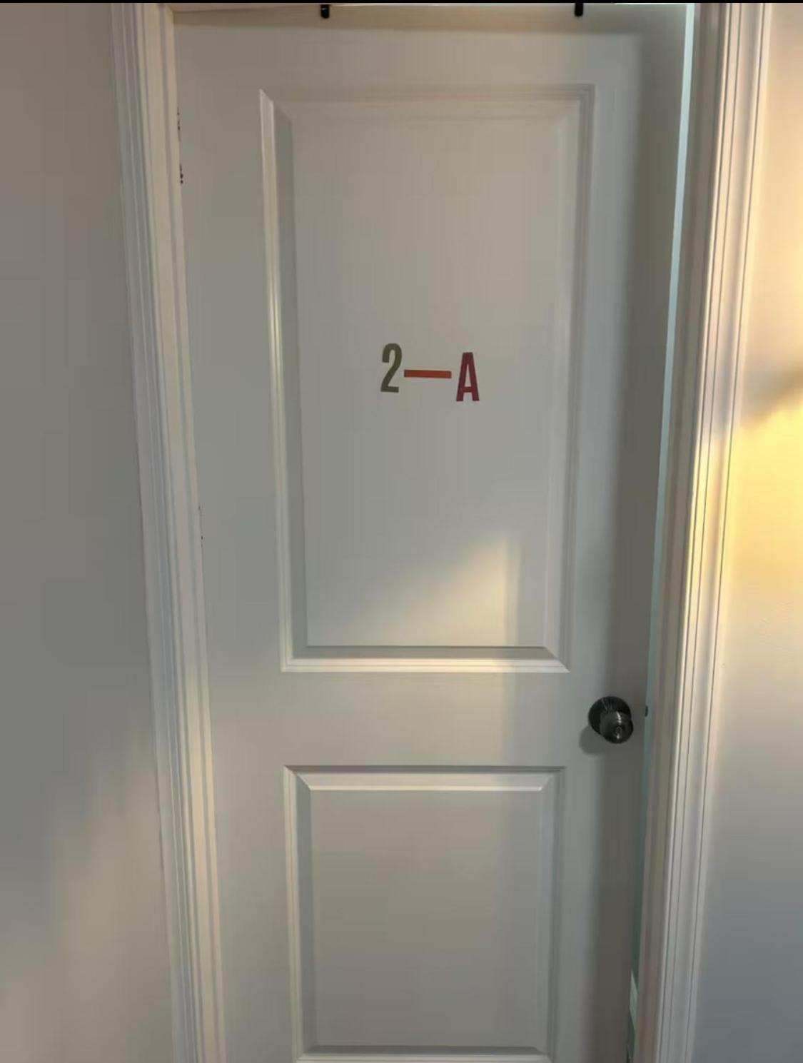 Cozy 2-3 Bedroom In Center City! Apartment *