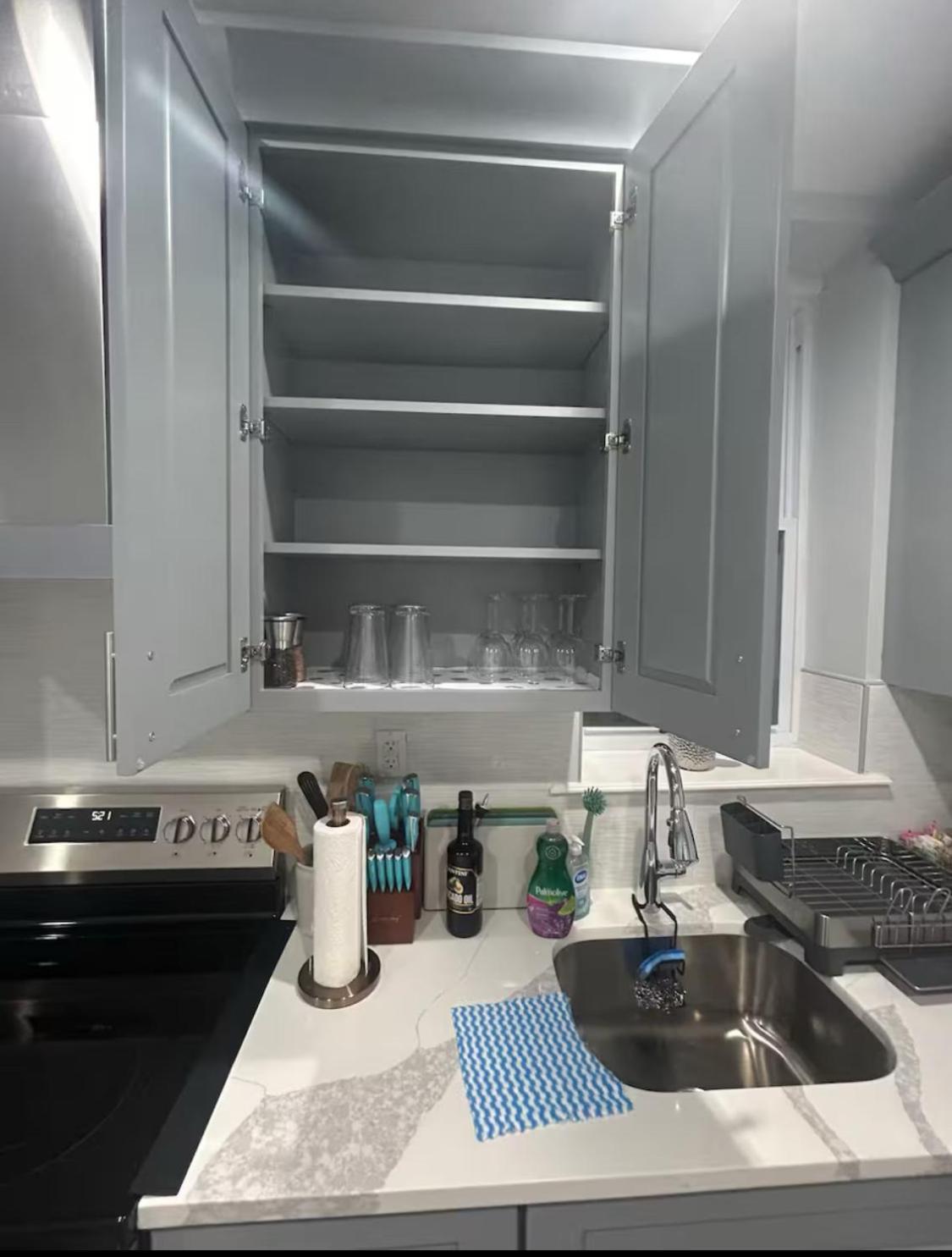Apartment Cozy 2-3 Bedroom In Center City! *