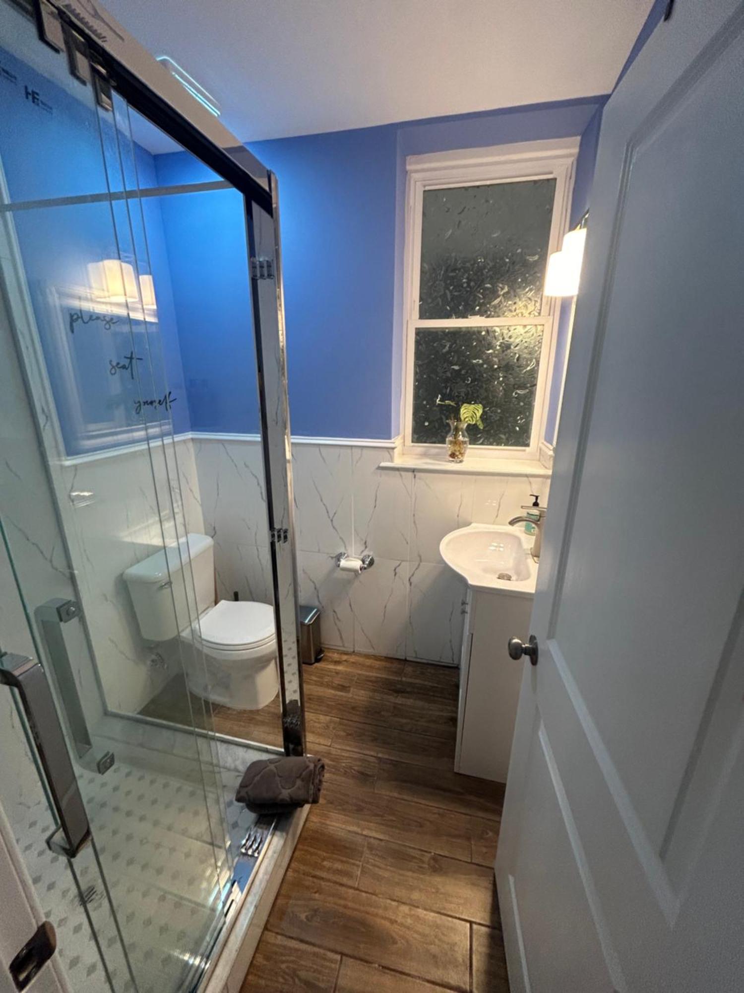 Cozy 2-3 Bedroom In Center City! Apartment